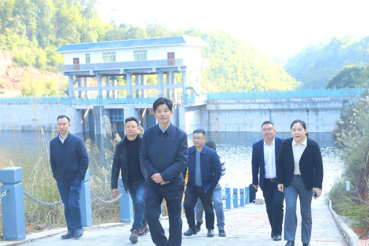 自贡市副市长、自流井区委书记黄雪智调研狸狐洞水库、尖山风景区