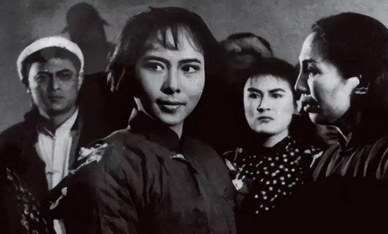 84岁影后又美又强,她才是真正的大女主