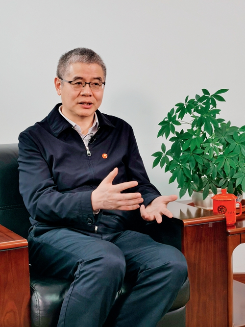 胡伟武：“芯”火相传，擦干祖国身上的耻辱