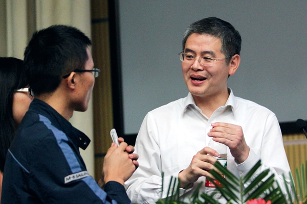 胡伟武：“芯”火相传，擦干祖国身上的耻辱