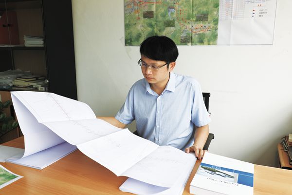 穿越雨林、沼泽、火山带，我在爪哇建高铁