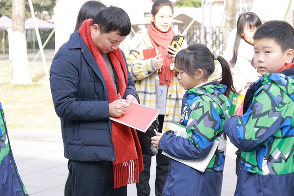 人文科学大咖进校园：天府四中为孩子播下阅读写作的种子