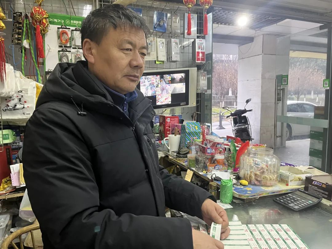 王计兵，55岁，一名诗人、农民工、外卖员