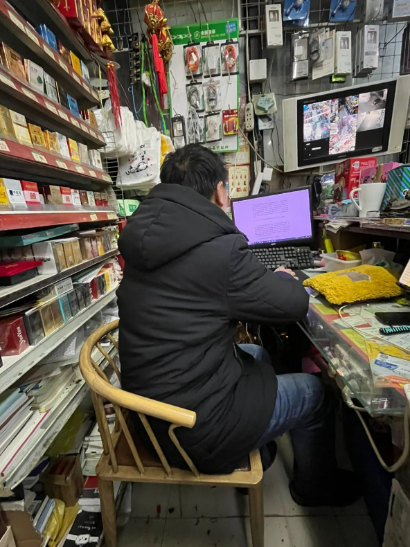 王计兵，55岁，一名诗人、农民工、外卖员