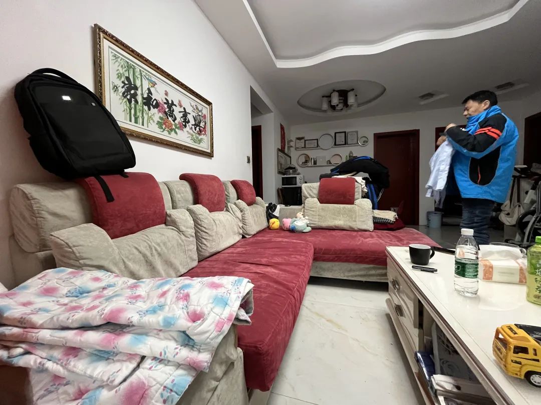王计兵，55岁，一名诗人、农民工、外卖员