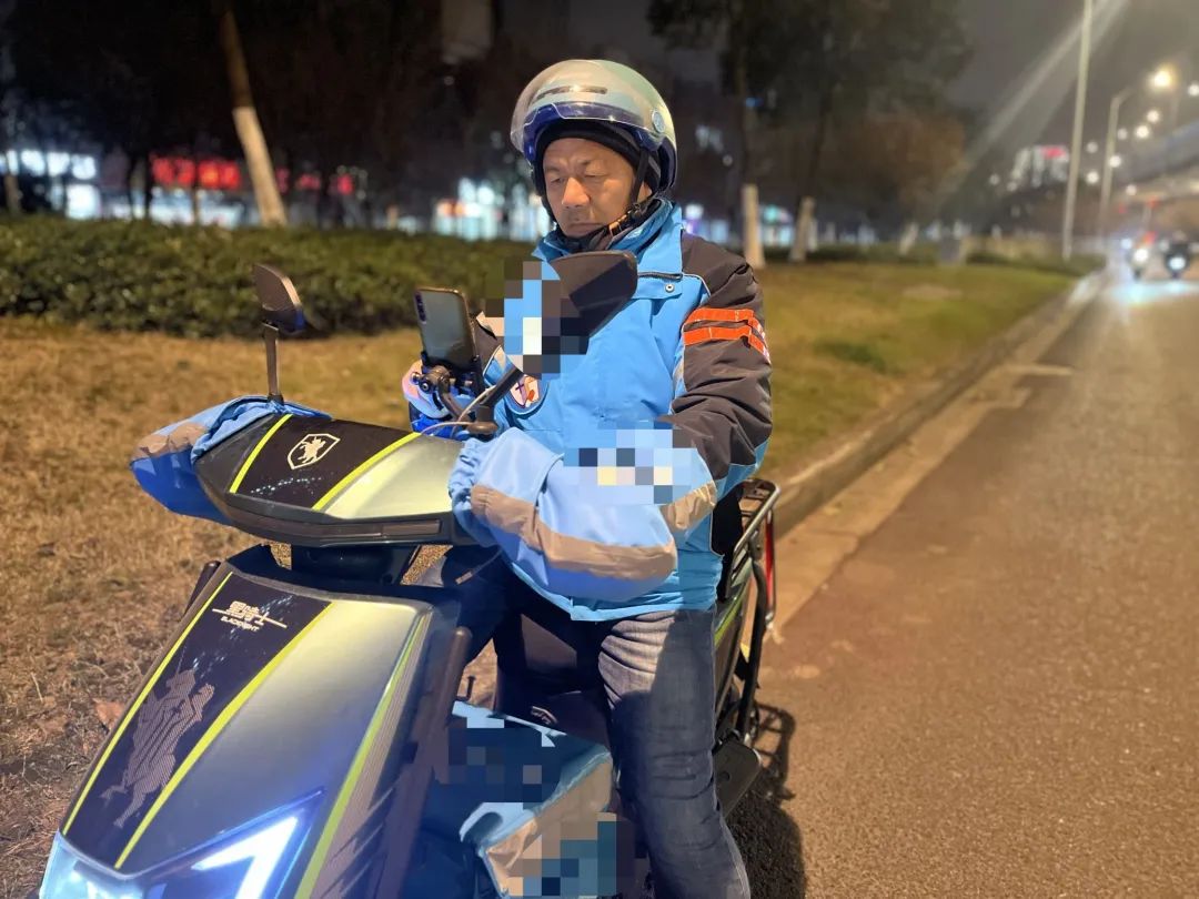 王计兵，55岁，一名诗人、农民工、外卖员