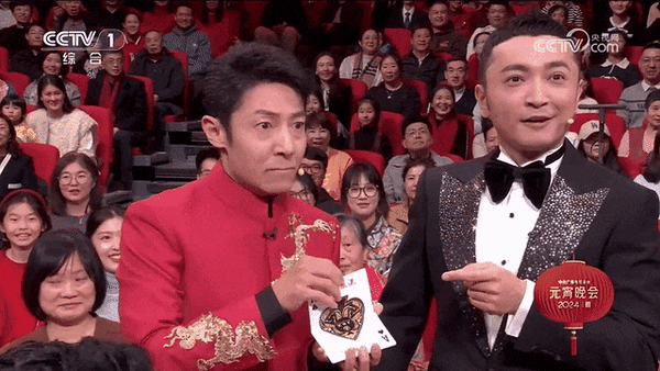 “小尼的扑克牌终于对上了”