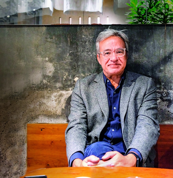 “我崇尚包容性很强的东方文化”