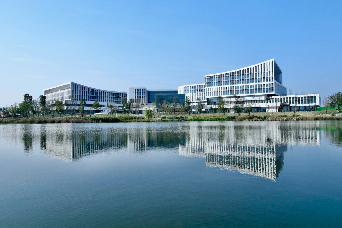 攀高逐新，挺起先进制造脊梁