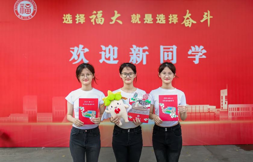 洪奕蓝、洪祺蓝、洪胜蓝，三胞胎姐妹考入同所大学