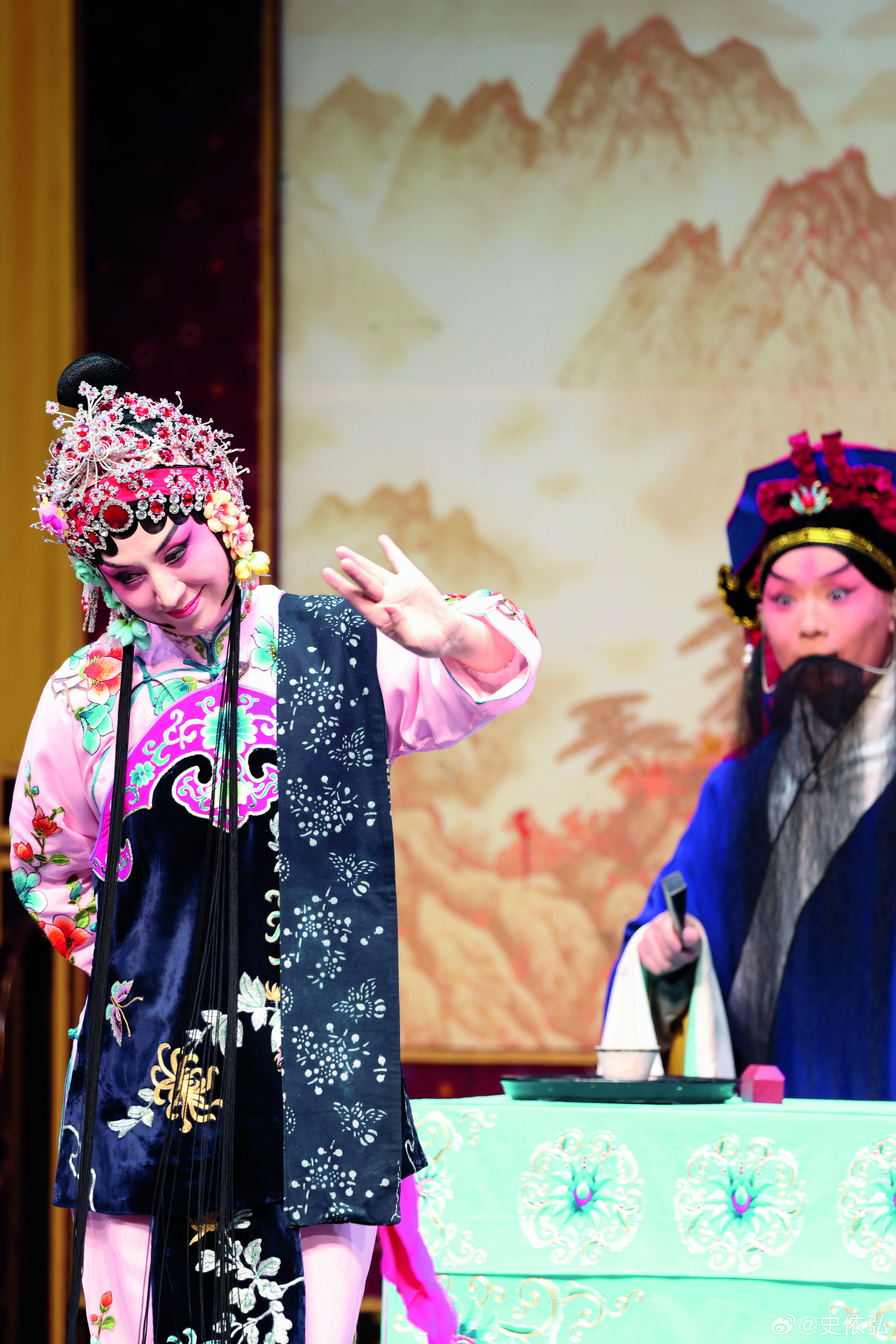 史依弘，一亮嗓就是国色天香