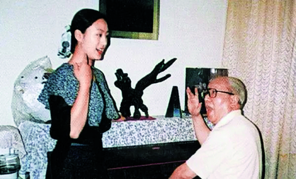 史依弘，一亮嗓就是国色天香