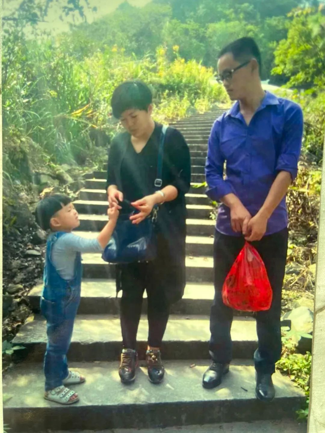 那个用优待证的男孩，父亲是名牺牲的军士