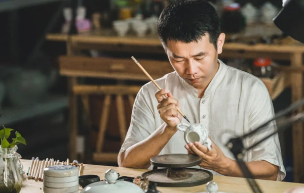 景德镇“无语菩萨”爆火背后,这个行业用四年做到销售额破七十亿