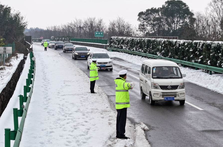 回家的路，有他们护航