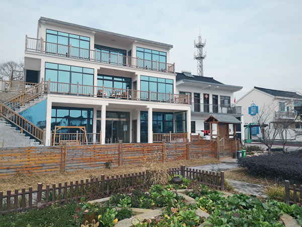 示范区里有个示范村