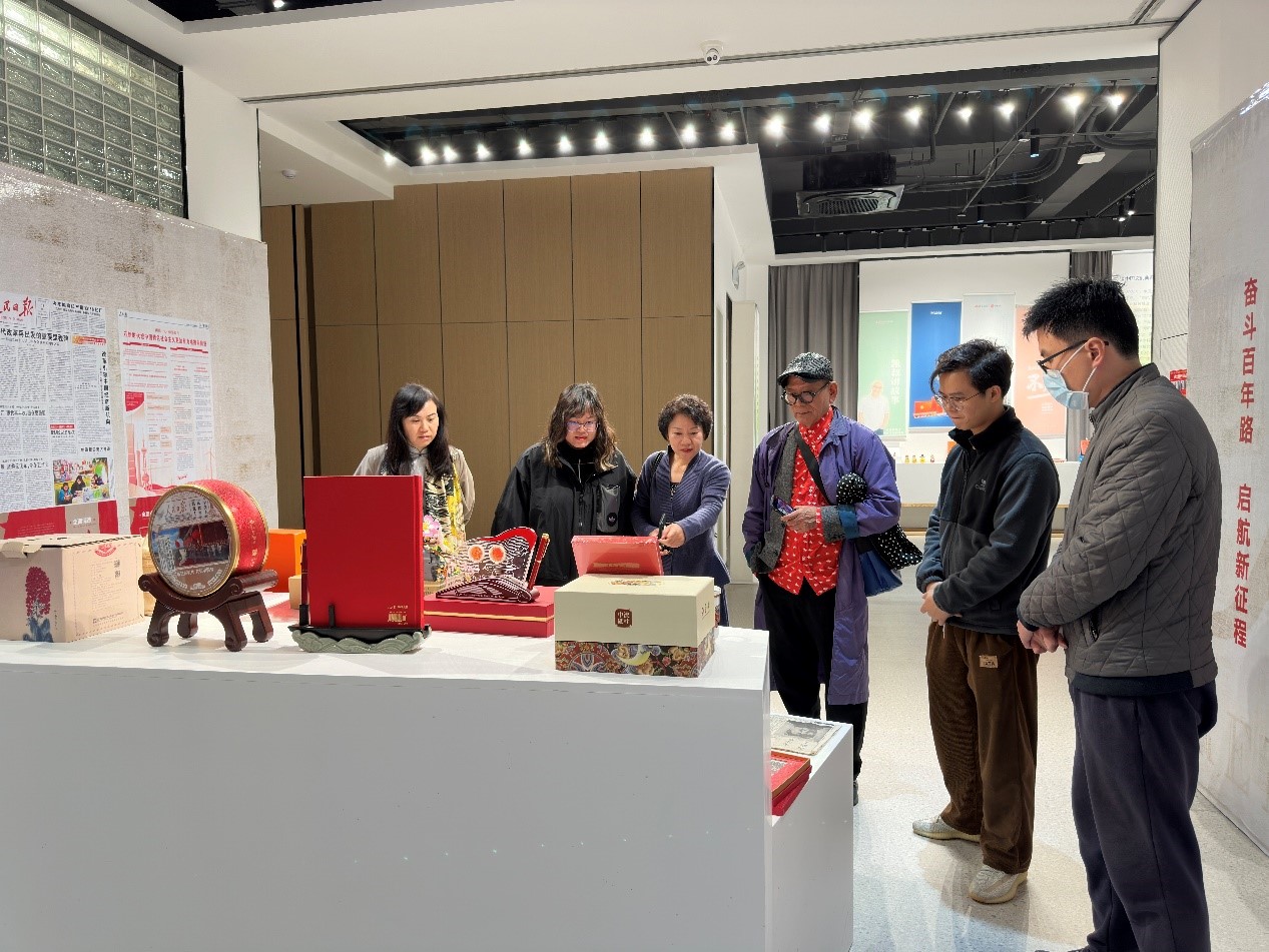 浙大影视与动漫游戏研究中心和日本创意设计师一行参访人民文创华东中心