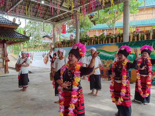 布朗族弹唱传承人：唱出一番新天地