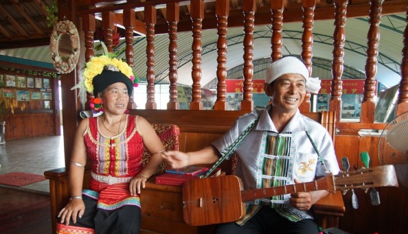 布朗族弹唱传承人：唱出一番新天地