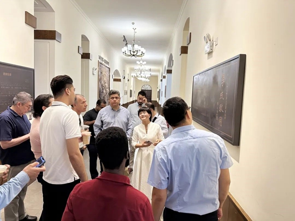 墨西哥关节外科医学专家到访湘雅医院参观交流