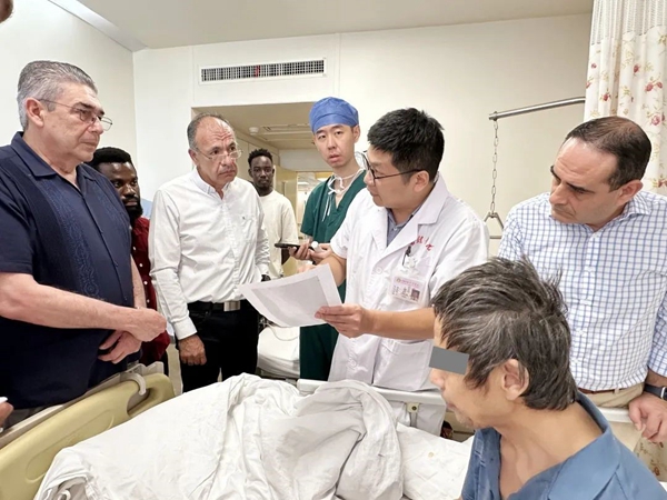 墨西哥关节外科医学专家到访湘雅医院参观交流