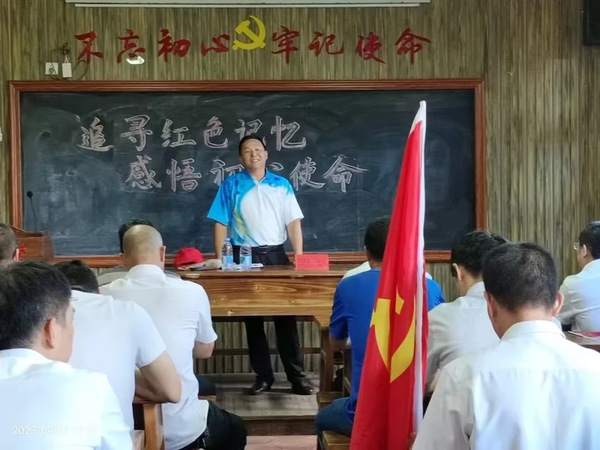 谢忠伟：讲好革命故事，守住老区的“魂”