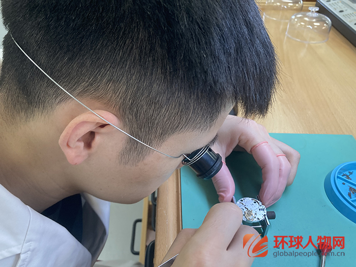锦官城内修表师:想与“时间”打一辈子交道(图1) 锦官城内修表师:想与“时间”打一辈子交道(图1)