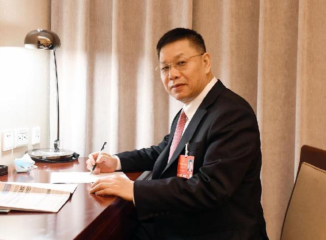 全国人大代表,浙江华海药业股份有限公司总裁陈保华新华网:今年两会您