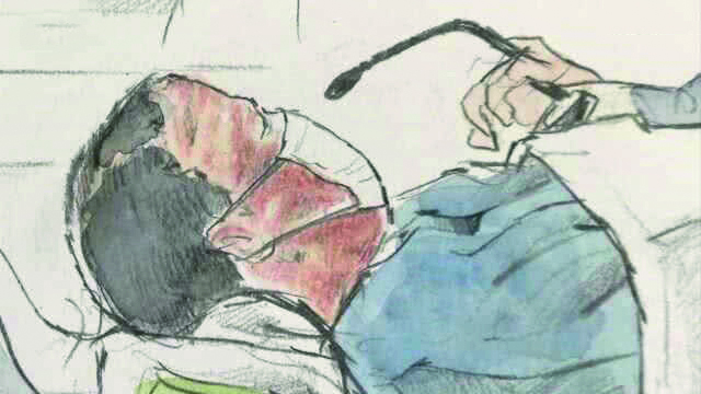 京阿尼纵火犯,被担架抬入法庭