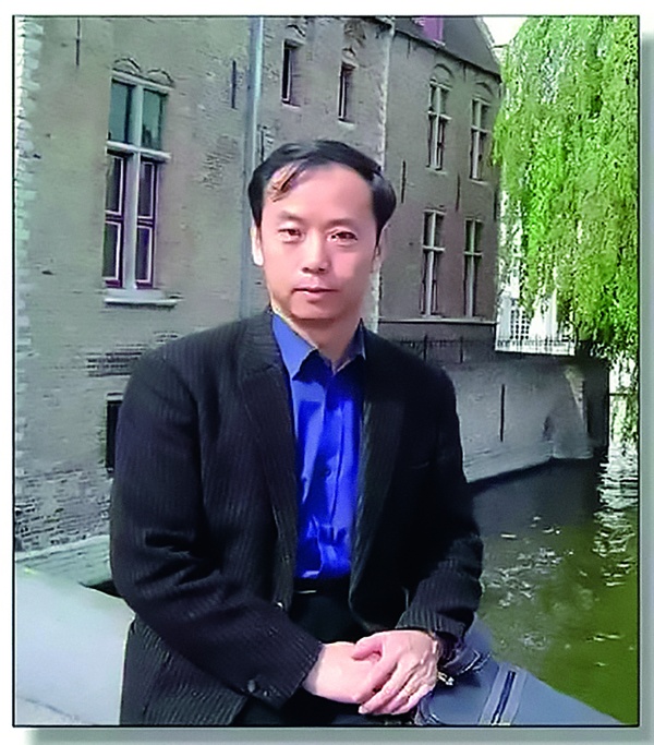何家弘，“斜杠”法学家