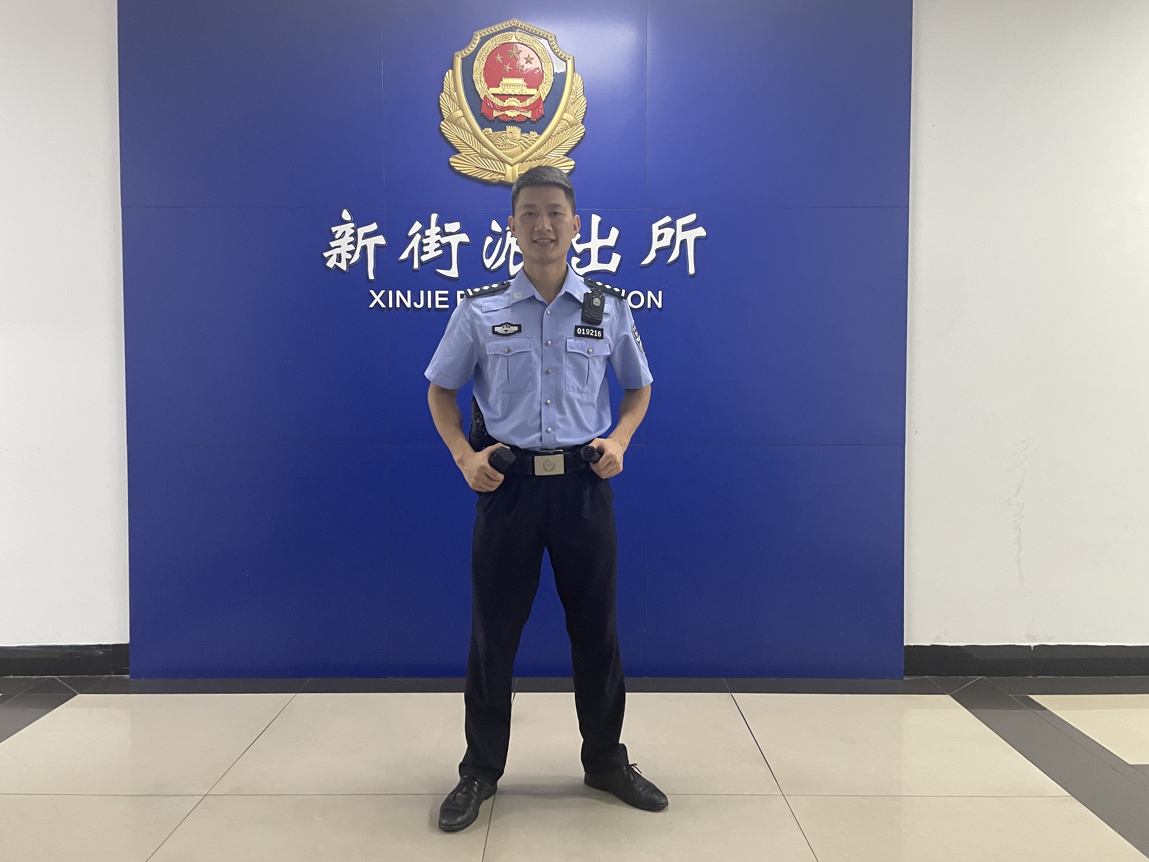 自贡救人民警谈“走红”：换作是谁，都会义无反顾