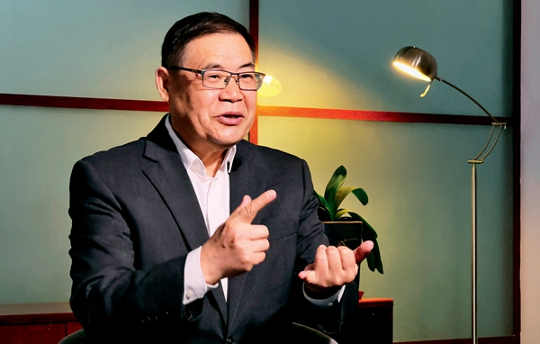 专访气候变化专家潘家华：“可再生能源，我们‘风’‘光’无限”