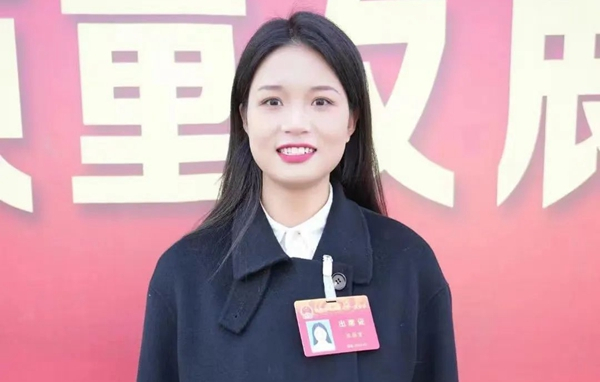 “小芳”火了！24岁当村支书，扛起百万债务