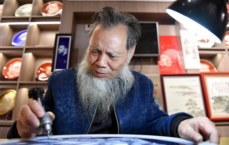 非遗豫章刻瓷第五代传承人：“金刚钻”揽上了瓷器活