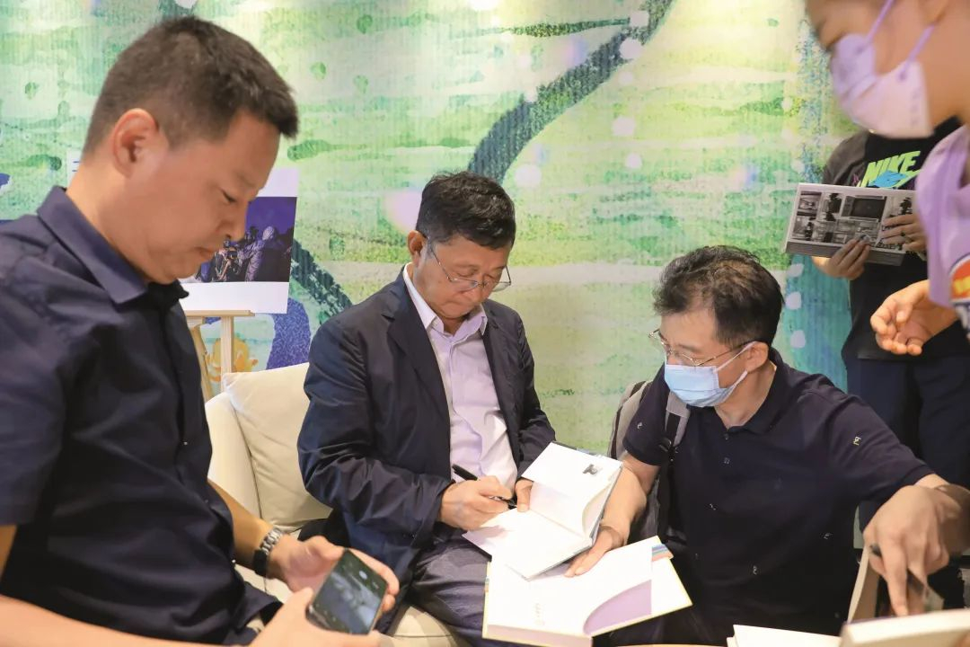 文学里的家与国 | 阿来，步履不停