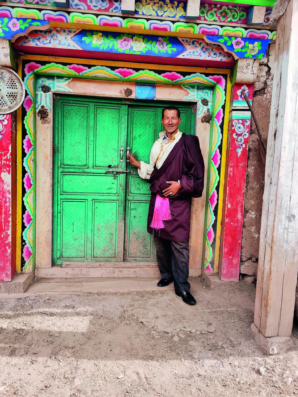 多贡: 守护家门口的 “金山银山”