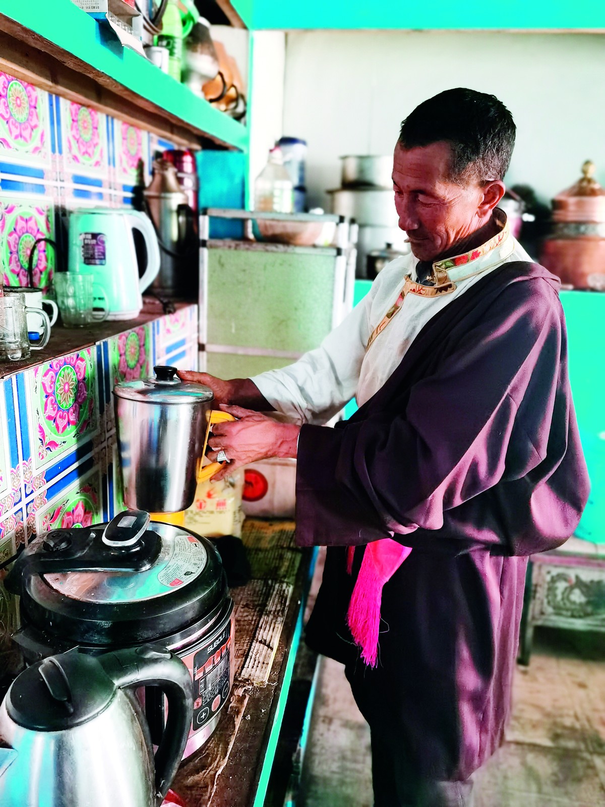 多贡: 守护家门口的 “金山银山”