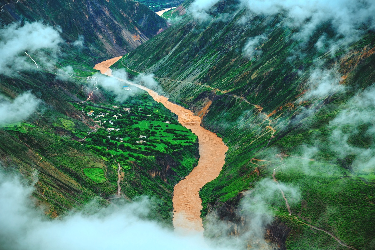 多贡: 守护家门口的 “金山银山”