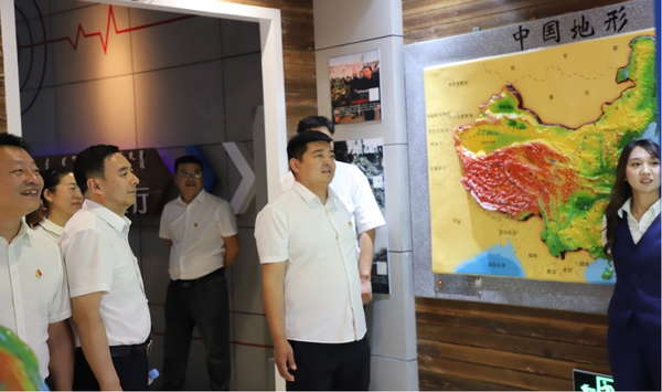 鄂尔多斯市烟草专卖局开展“弘扬科学家精神，凝聚‘新’力量”主题活动